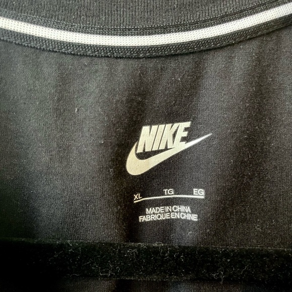 Nike Black Logo Muscle Tee Tank Top w Pocket - Picture 3 of 3